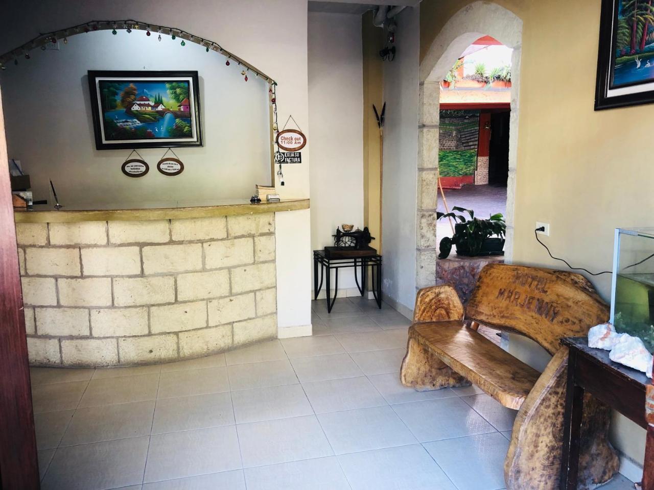 Hotel Marjenny Copan Exterior photo